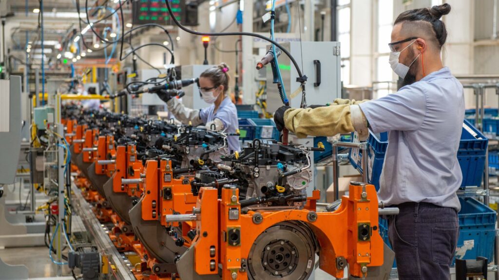 Demissões na fábrica da GM aumentam.