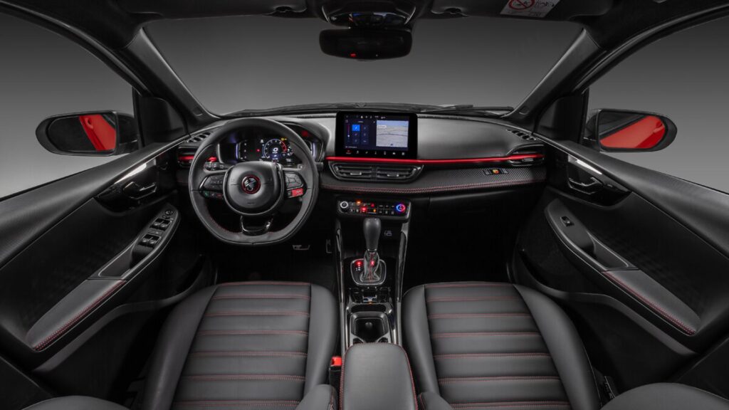 Interior mais esportivo do Fastback Abarth.