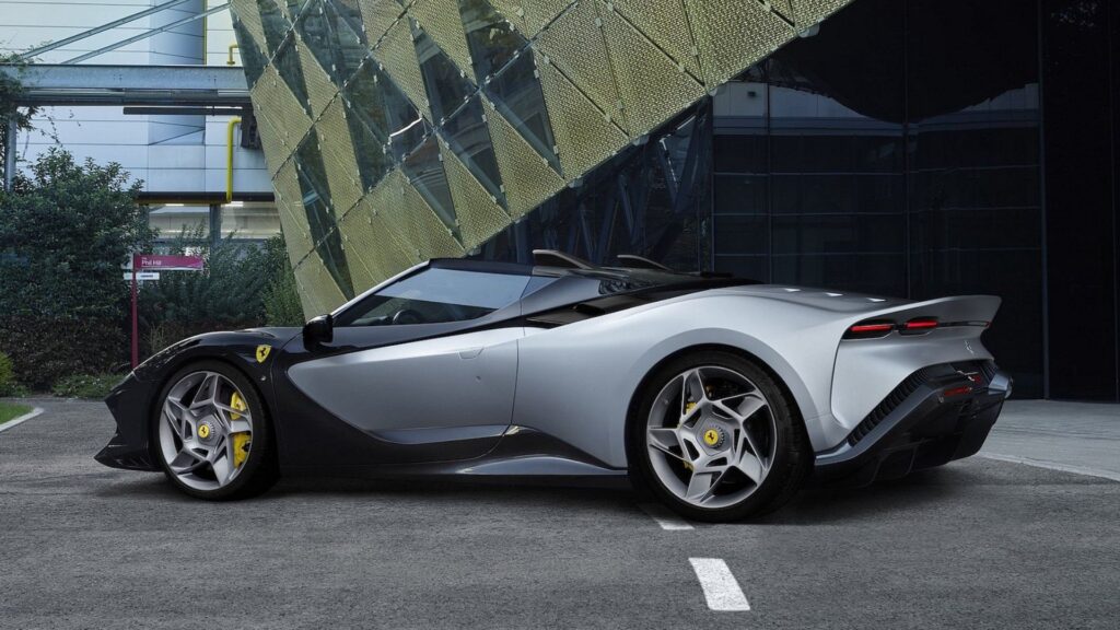 Ferrari SP-8 Lateral