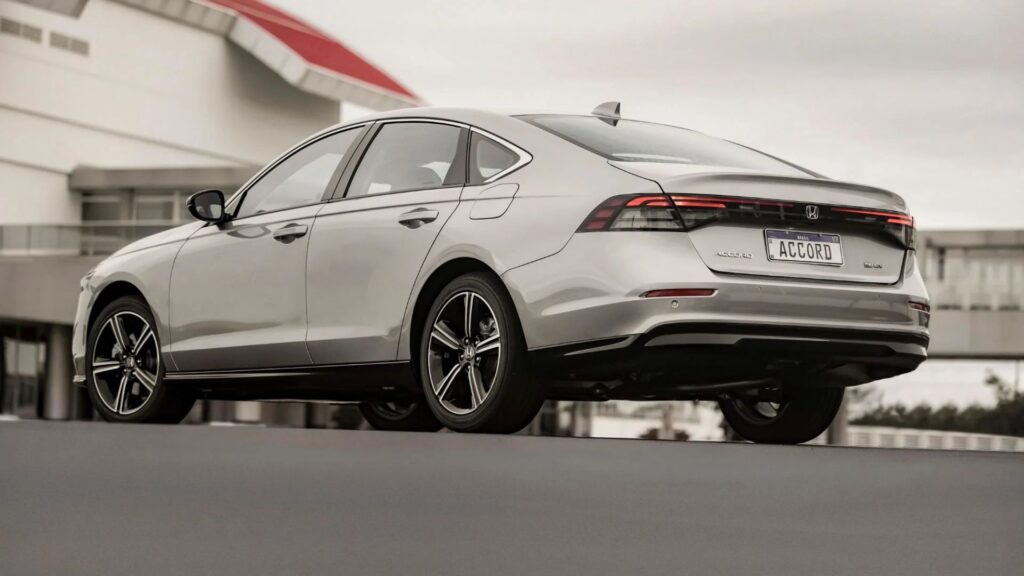 Honda Accord traseira.