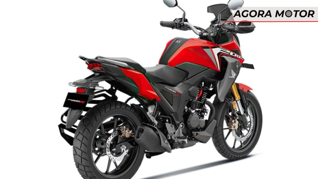 Honda CB200X vermelha.