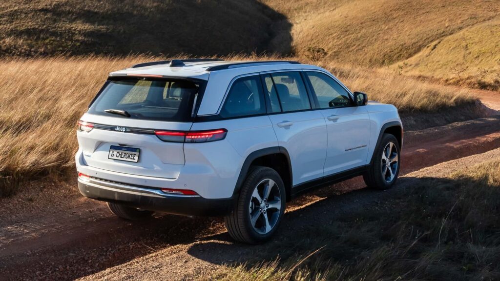 Traseira do Jeep Grand Cherokee.
