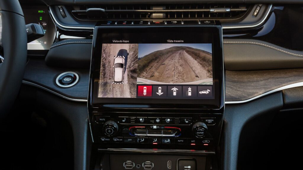 Multimídia do Jeep Grand Cherokee 4xe 2024.