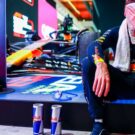 Max Verstappen sentado.