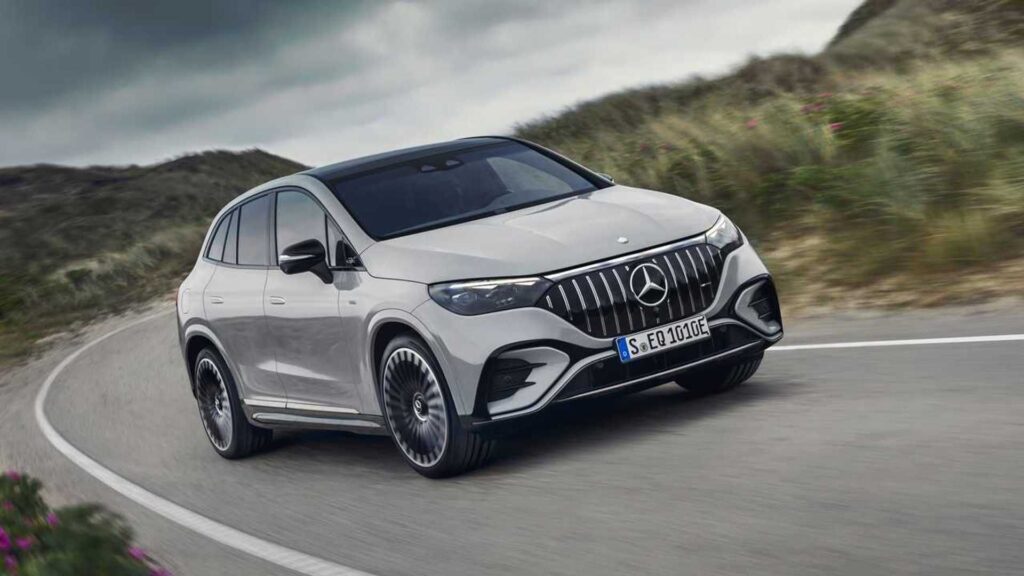 Frente do Mercedes EQE SUV.
