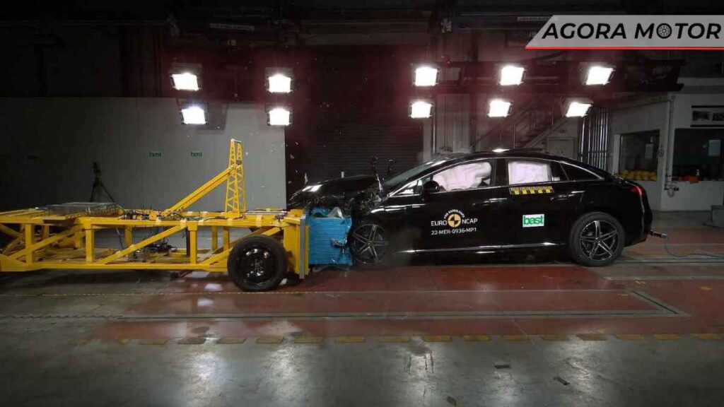 Mercedes faz teste de colisão dos seus carros e rivais para ser referência em segurança!