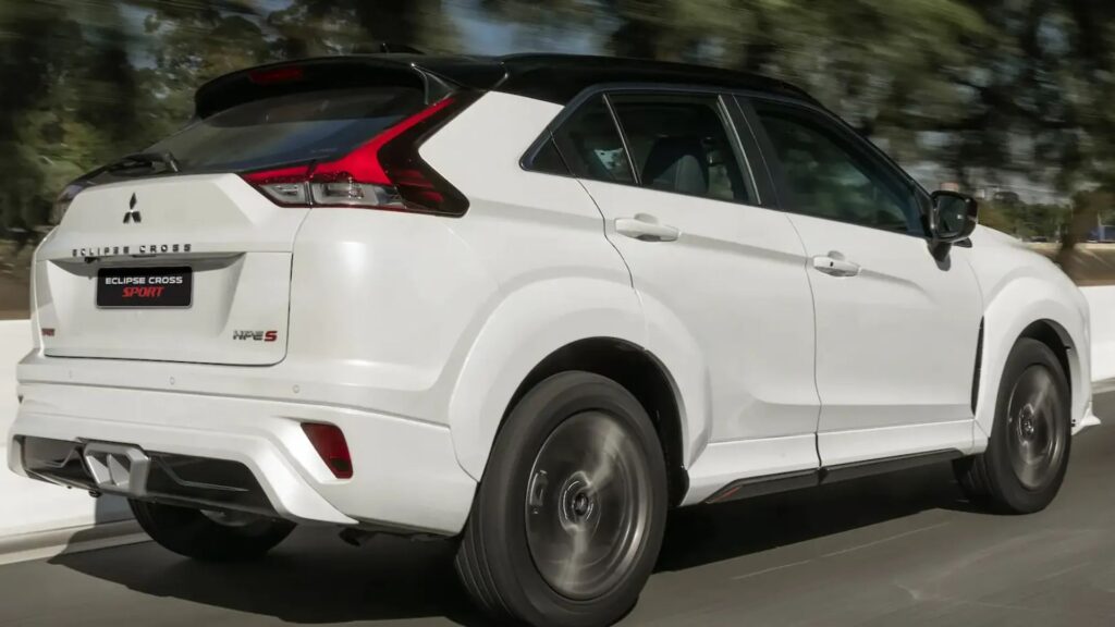 Traseira do Mitsubishi Eclipse Cross.