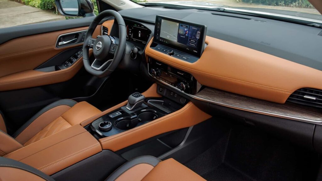 Painel do Nissan X-Trail 2024.