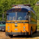 Ônibus escolar se torna uma casa sobre rodas de dar inveja: veja!