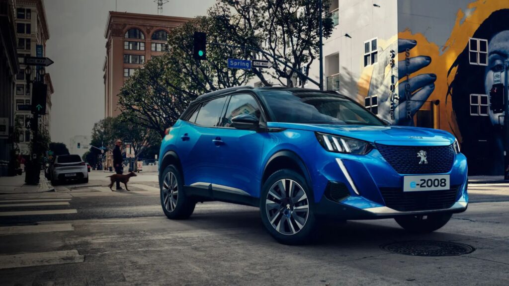 Peugeot E-2008 elétricos.