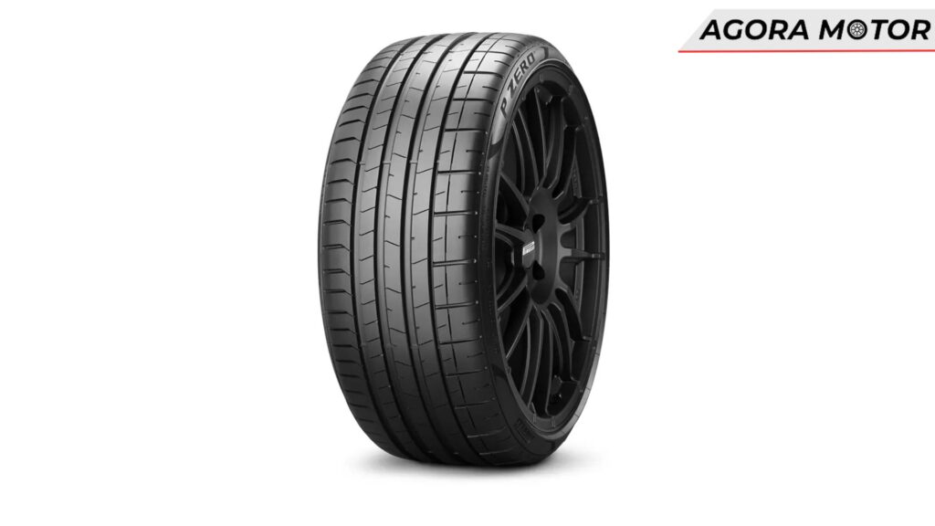 Um pneu Pirelli P Zero PZ4