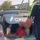 Professora é flagrada transportando 25 crianças.