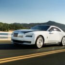 Rolls-Royce Spectre na estrada.