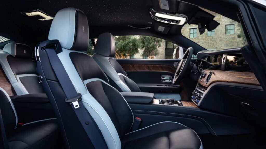 Interior do Rolls-Royce Spectre.