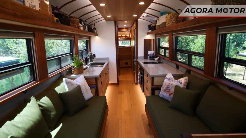 Um ônibus Crown surpreendentemente luxuoso por dentro!