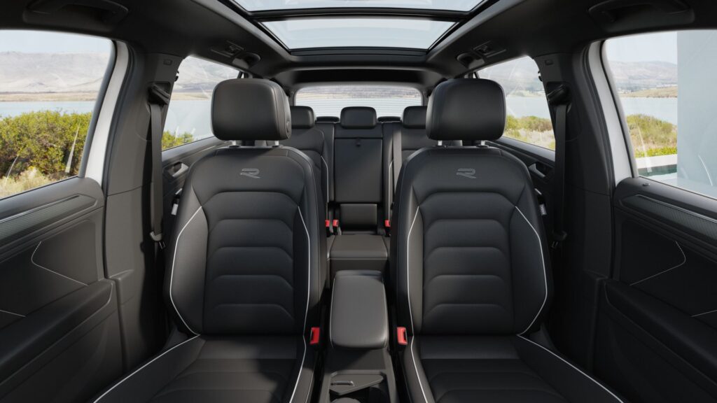 Parte interna e bancos do VW Tiguan.