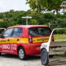 Um carro da auto escola.