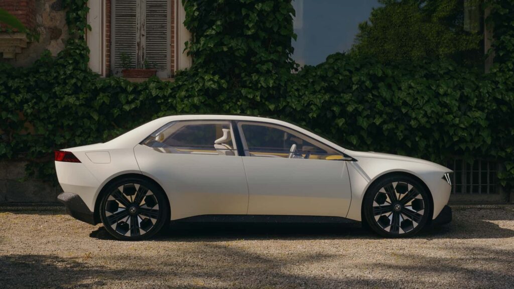O visual da BMW iM3 é mais geométrico, com um conceito futurista.