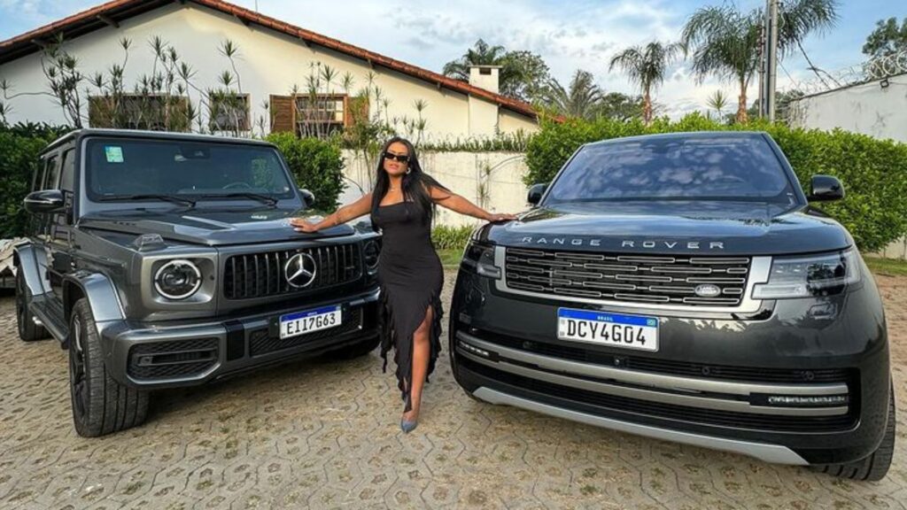 Camila Loures mostras suas máquinas de luxo.