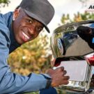 Jogador Carro Quilometragem Preço Preço 0 km Vini Jr. BMW i4 xDrive M50 12.760 km 82.000 euros 95.600 euros Éder Militão BMW i4 xDrive M50 9.248 km 80.300 euros 95.600 euros Benzema BMW i4 xDrive M50 2.056 km 82.000 euros 95.600 euros Alaba BMW i4 xDrive M50 15.198 km 80.100 euros 95.600 euros Ceballos BMW i4 xDrive M50 9.045 km 80.300 euros 95.600 euros Vallejo BMW i4 xDrive M50 8.212 km 78.700 euros 95.600 euros Tchouameni BMW i4 xDrive M50 13.315 km 78.700 euros 93.700 euros Mendy BMW i4 xDrive M50 15.028 km 80.600 euros 96.000 euros Asensio BMW i4 xDrive M50 13.900 km 80.600 euros 96.000 euros Courtois BMW i4 xDrive M50 19.400 km 81.900 euros 96.000 euros Carvajal BMW iX xDrive50 14.397 km 104.700 euros 131.750 euros Kroos BMW iX xDrive50 17.388 km 106.000 euros 131.750 euros Odriozola BMW iX xDrive40 11.393 km 78.700 euros 110.700 euros Valverde BMW iX xDrive50 8.242 km 104.500 euros 131.750 euros Modric BMW iX xDrive50 9.284 km 105.900 euros 131.750 euros Hazard BMW iX xDrive50 12.310 km 101.900 euros 131.750 euros Mariano BMW iX xDrive50 29.234 km 98.000 euros 131.750 euros Camavinga BMW i4 xDrive M50 43.460 km 73.800 euros 93.900 euros Rudiger BMW iX xDrive50 10.834 km 105.900 euros 135.100 euros Nacho BMW iX xDrive50 13.644 km 102.000 euros 131.750 euros Lunin BMW iX xDrive50 12.585 km 102.700 euros 131.750 euros Rodrygo BMW iX xDrive50 15.443 km 104.800 euros 133.600 euros