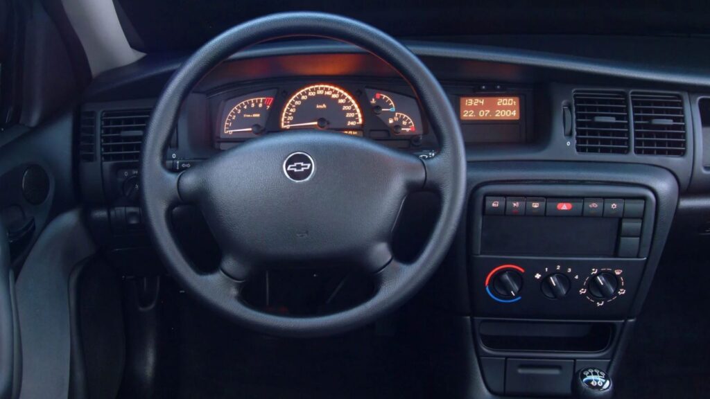 Painel do Chevrolet Vectra.