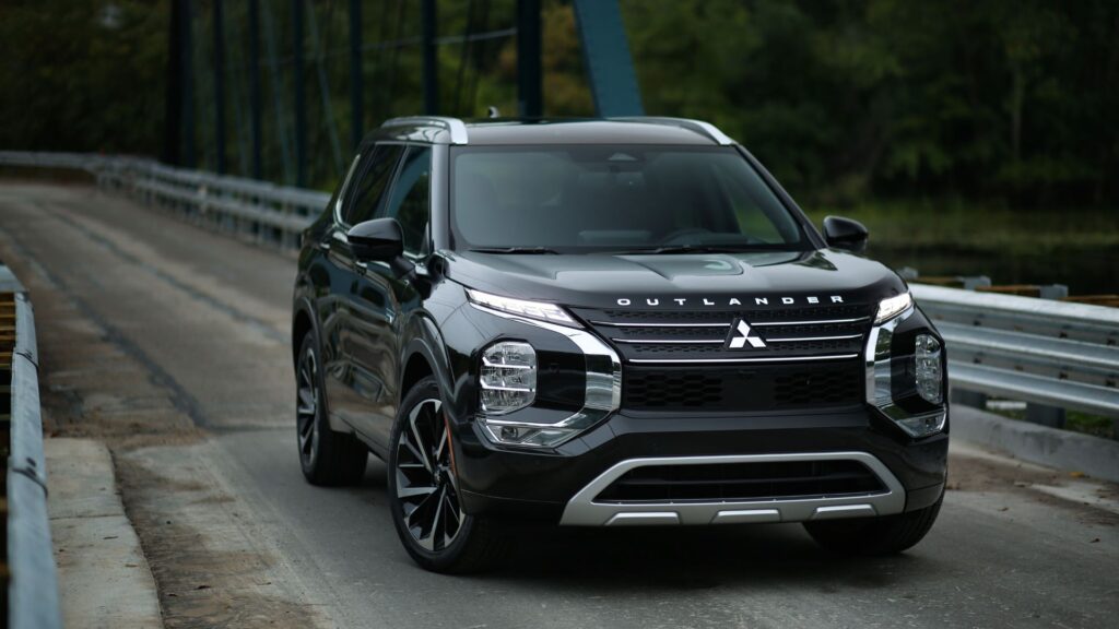 Mitsubishi prepara lançamento de SUV híbrido no Brasil.