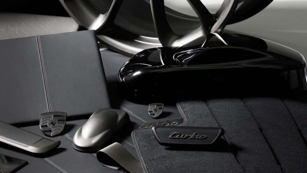 Novo logo exclusivo para o Porsche Turbo.