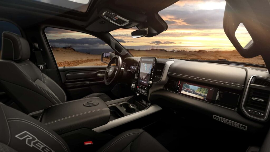 RAM 1500 2025 Painel.
