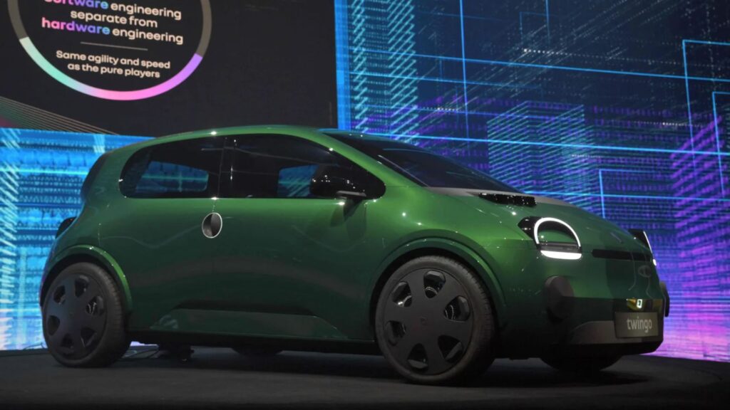 Renault Twingo deve ressurgir 100% elétrico a partir de 2025.