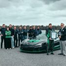 Equipe da Rimac recebendo o certificado do recorde. Foto: Rimac