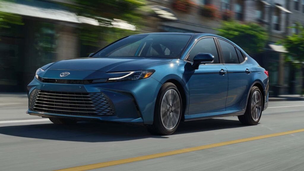 Toyota Camry 2025.