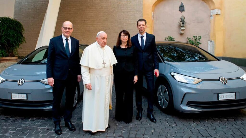 Vaticano atualiza frota para elétricos da VW.