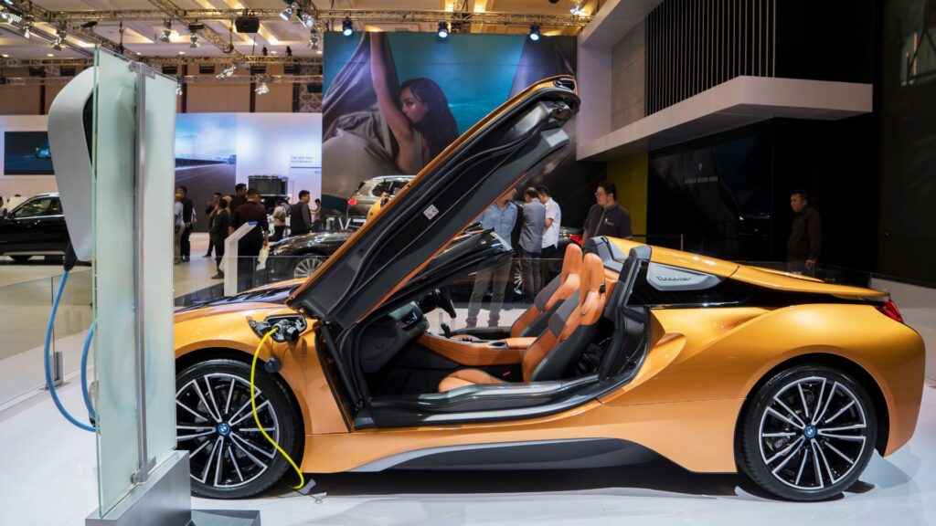 BMW irá lançar 15 carros em 2024.