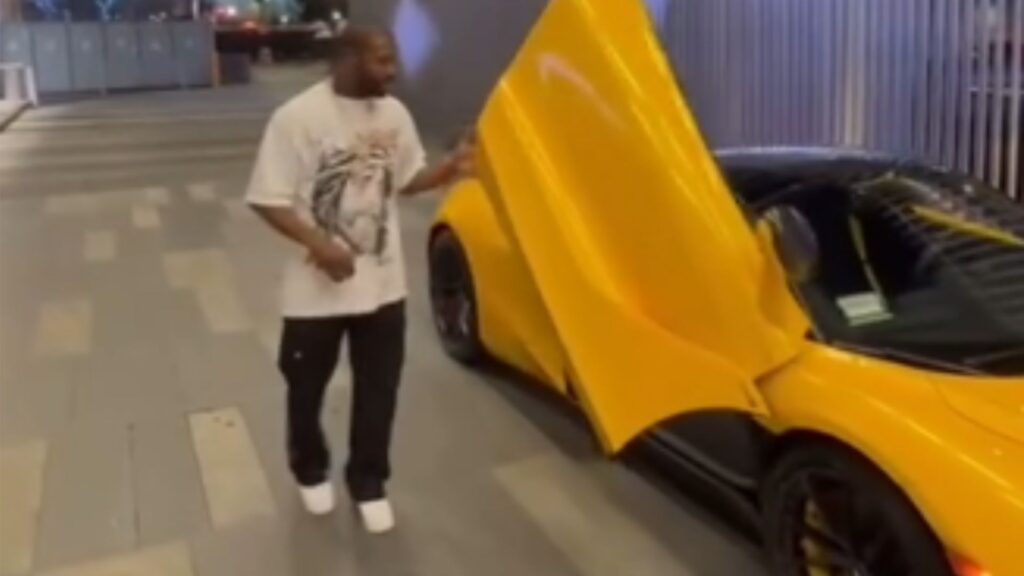 Floyd Mayweather compra uma McLaren exclsuiva.