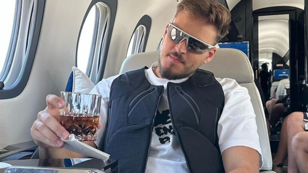 John Vlogs é um dos influenciadores investigados.