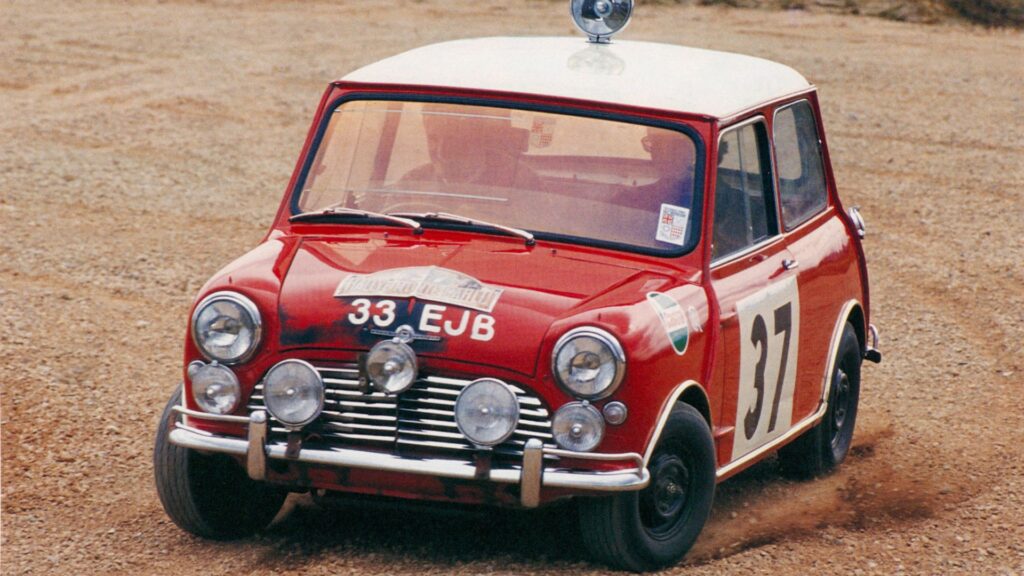 Mini comemora 100 anos com legado do John Cooper.
