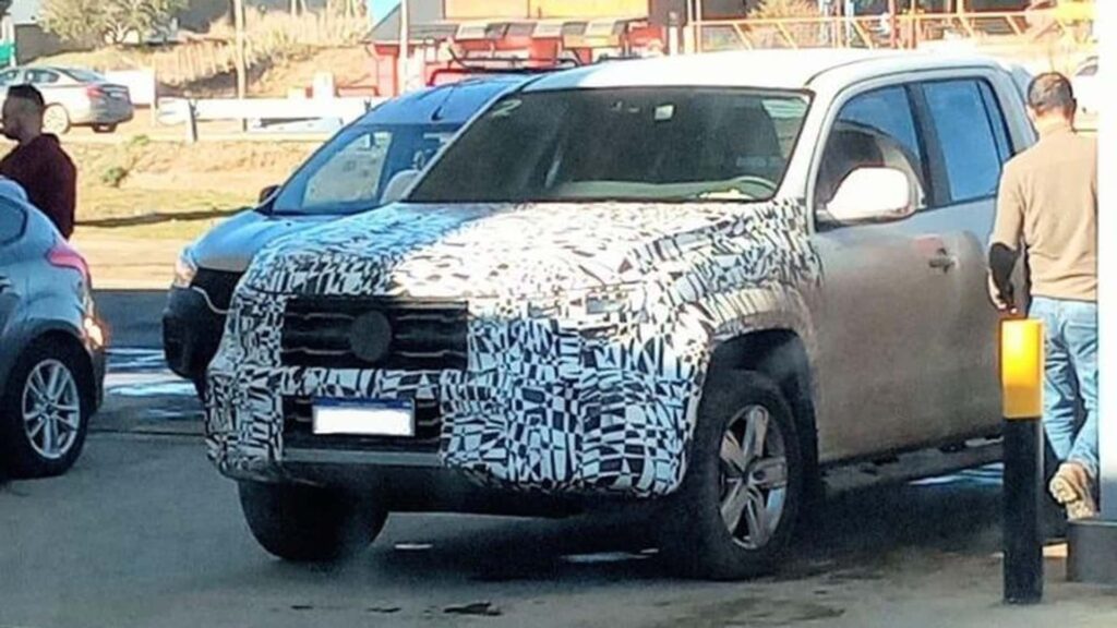 Flagra da nova VW Amarok reestlizada.