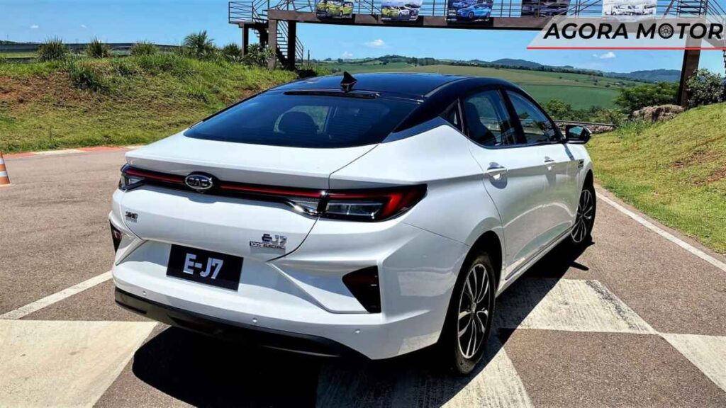 JAC E-J7: o sedã elétrico de baixo desempenho nas vendas