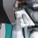 Paris quer restringir motos a combustão, faz sentido?