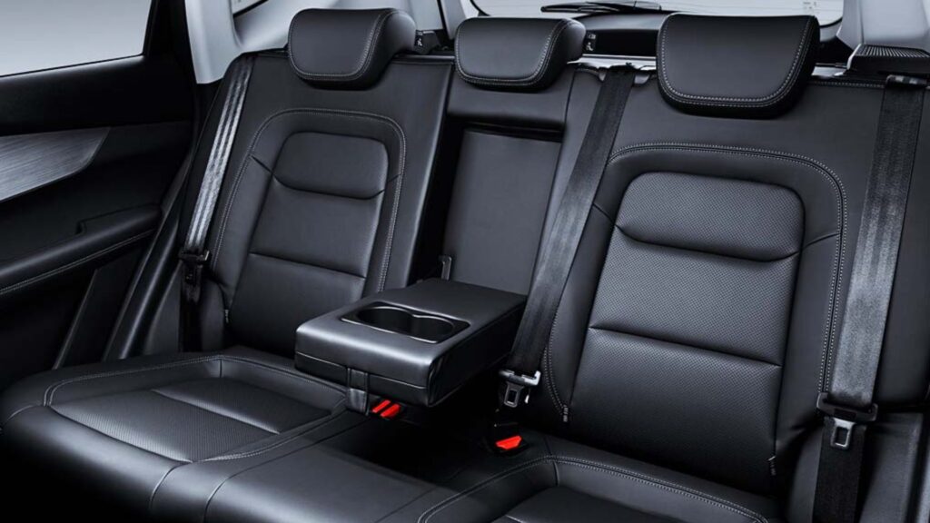 Interior sofisticado do carro.