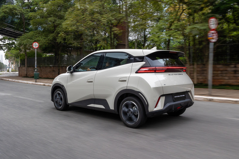 Mercedes admite, pela primeira vez, que não alcançará meta de elétricos