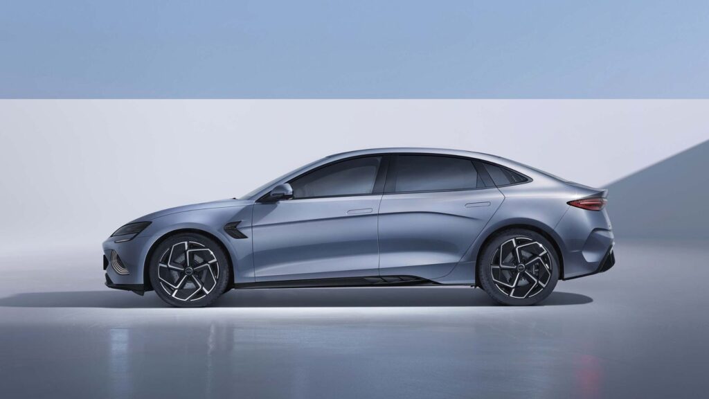 Carros elétricos tem queda nas vendas.