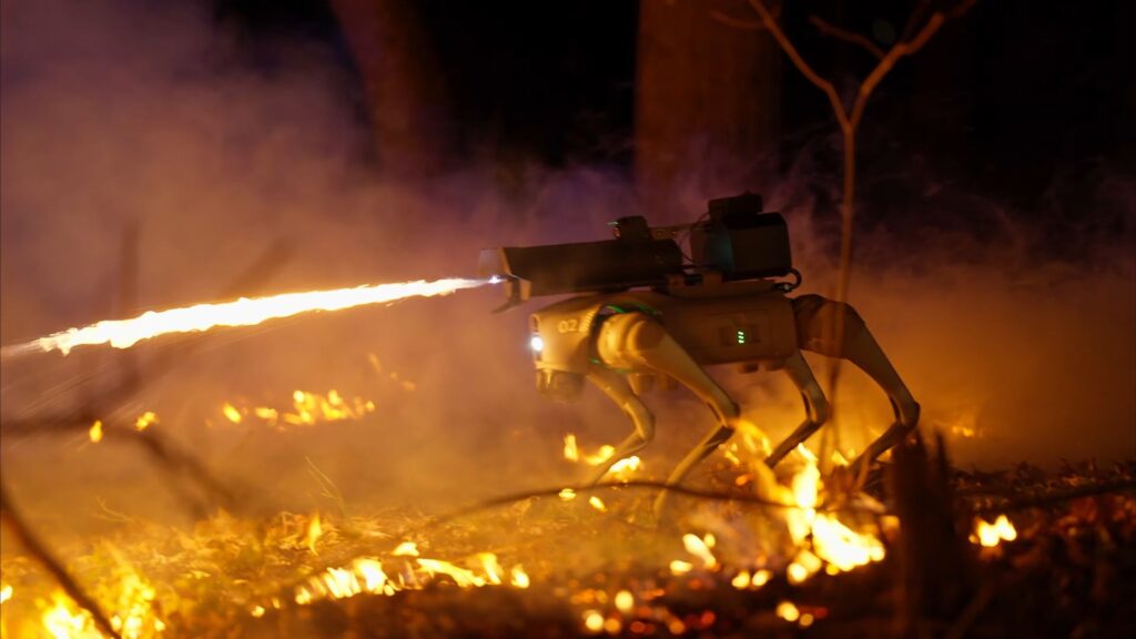 Cachorro robô com lança-chamas.