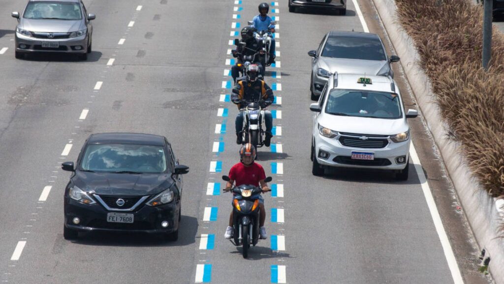 São Paulo ampliará sua rede de Faixa Azul para motociclistas em mais 28 vias