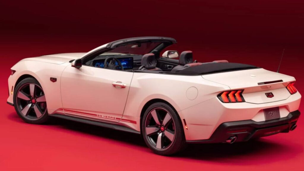 Esse Mustang será conversível.