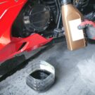 Quando você deve trocar o óleo do motor da moto.