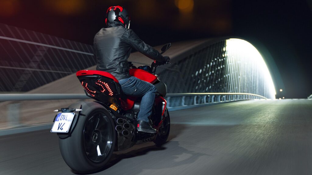 Ducati Diavel V4