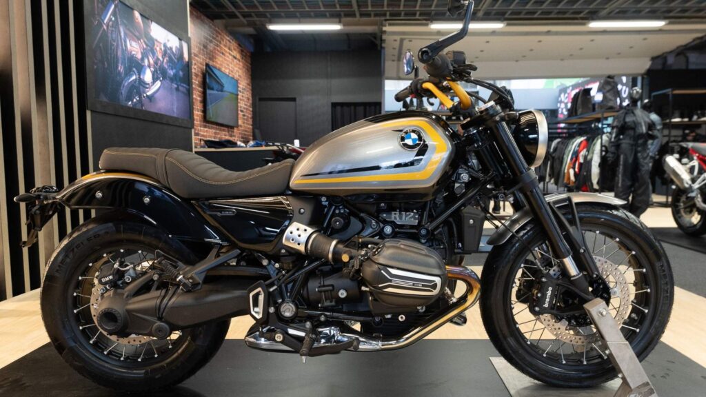 BMW R12