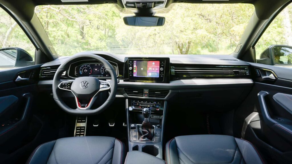 VW Jetta 2025 painel.