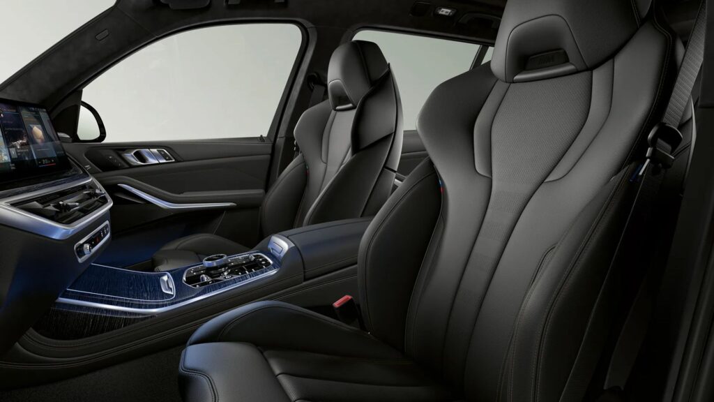 Bancos do BMW X7 2025.